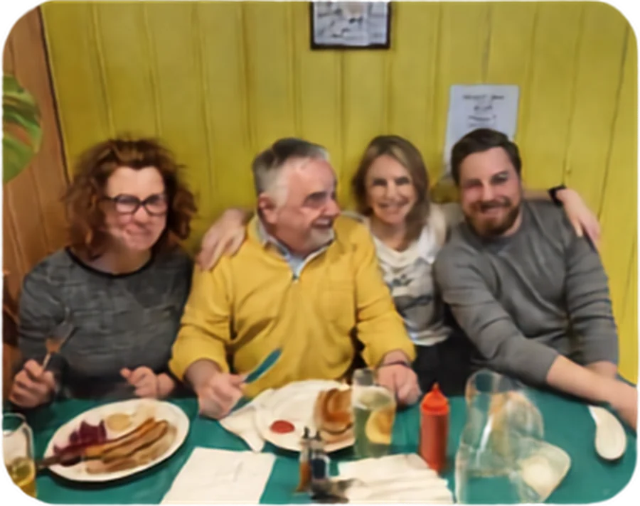 Familie beim Frühstück